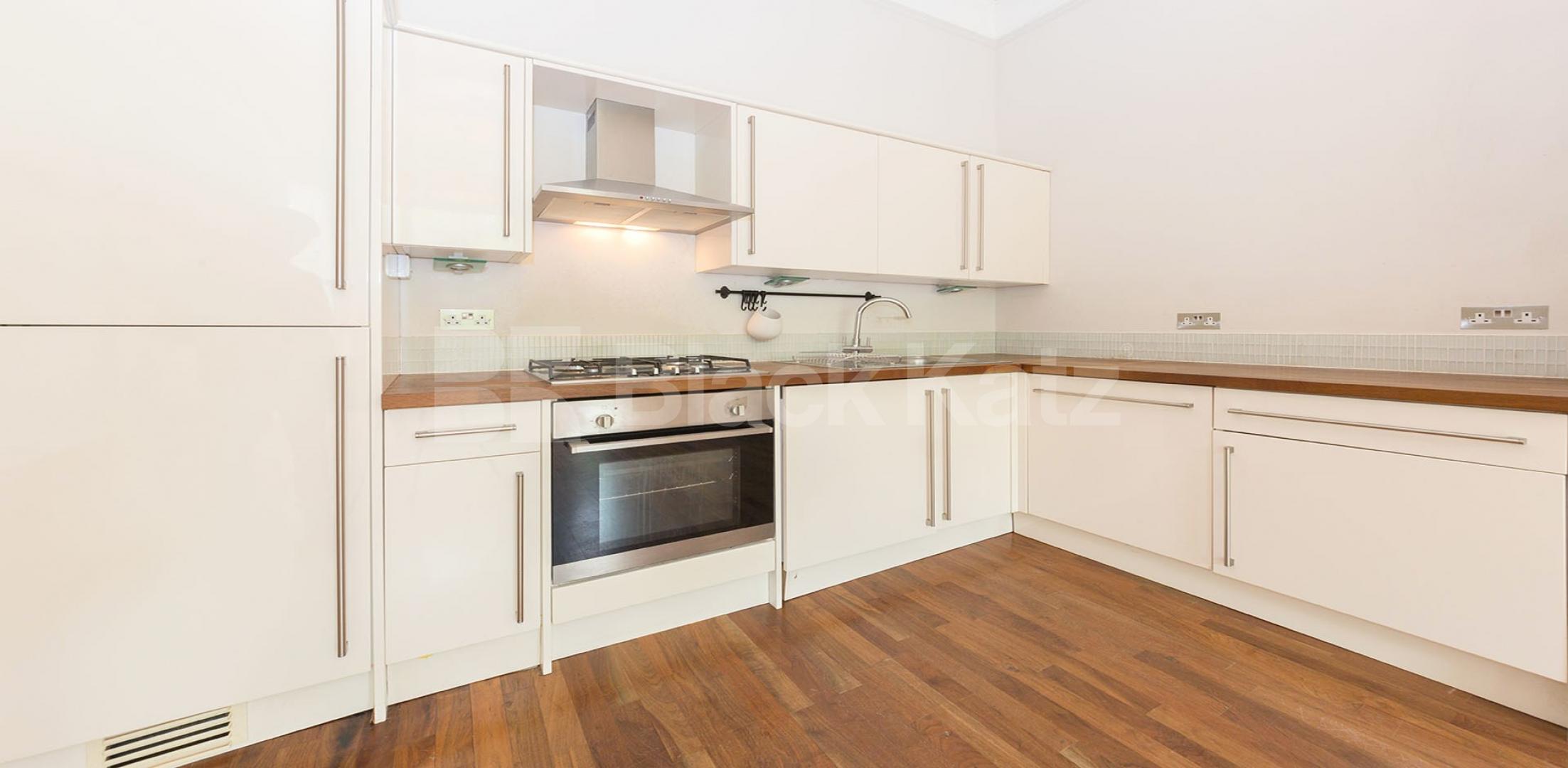 			LET, 2 Bedroom, 1 bath, 1 reception Flat			 Holland Road, KENSINGTON